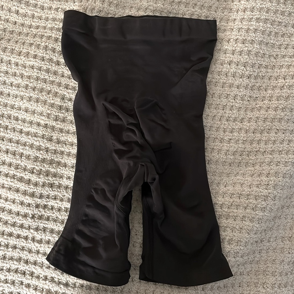SKIMS Shapewear shorts